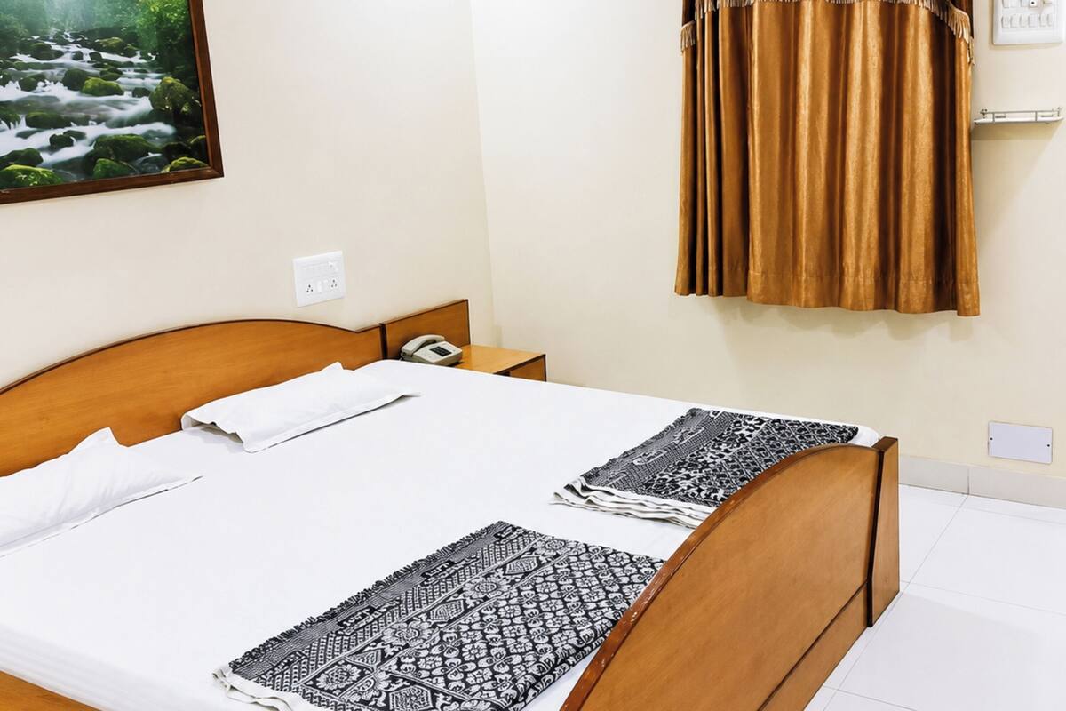 Hypo-allergenic bedding, desk, soundproofing, free WiFi