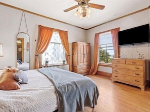 6 bedrooms, iron/ironing board, WiFi, bed sheets