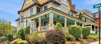 Huge 6-bedroom Dutch Colonial Mansion in tranquil Dubuque Historic Neighborhood!