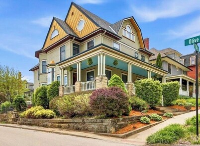 Huge 6-bedroom Dutch Colonial Mansion in tranquil Dubuque Historic Neighborhood!