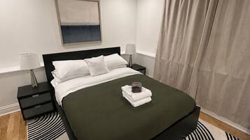 Tabla de planchar con plancha, wifi y ropa de cama