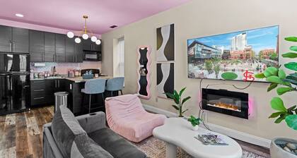 Pink Cloud Retreat Chic 1BR Near Tower Grove