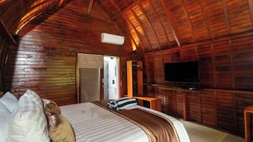 Traditional Double Room | Desk, laptop workspace, free WiFi