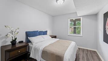 2 chambres, fer et planche à repasser, Wi-Fi gratuit, draps fournis