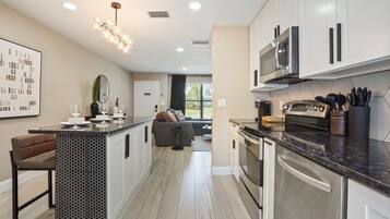 Coffee/tea maker, fridge, microwave, stovetop