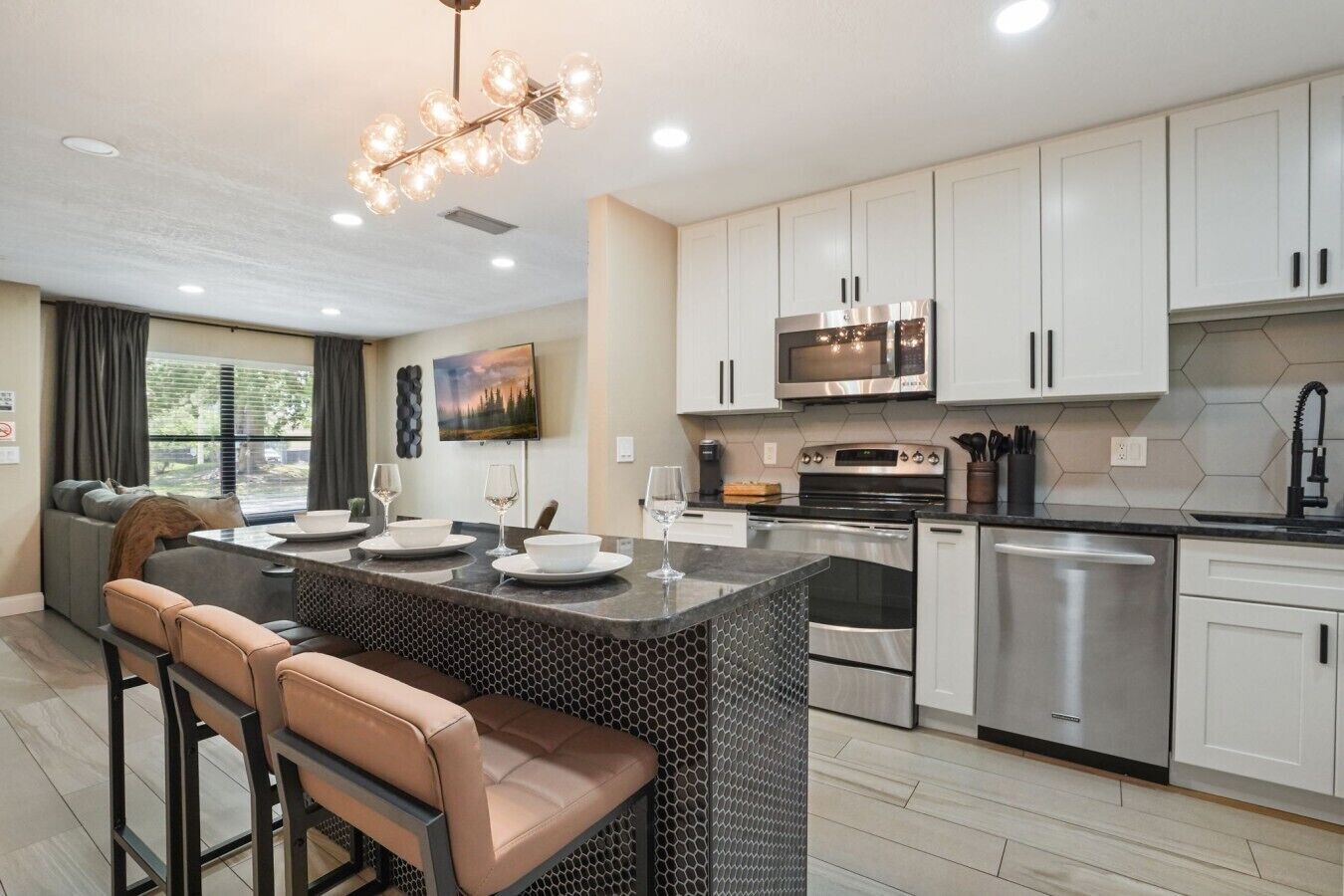Fridge, microwave, stovetop, dishwasher