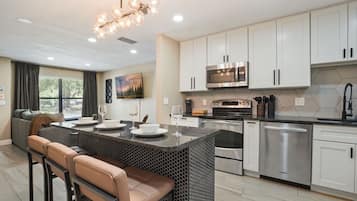 Fridge, microwave, stovetop, dishwasher