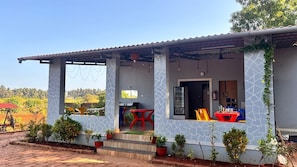 Deluxe Room | Outdoor dining