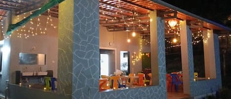 Habitación Deluxe | Restaurante al aire libre