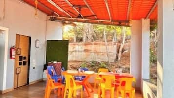 Deluxe Room | Outdoor dining