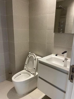 Towels, toilet paper - Tanji Cliffs (Tanji)