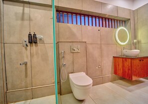 Deluxe Room, Hill View | Bathroom | Shower, free toiletries, towels, soap - Twinridge Heights Vagamon by VOYE HOMES (Vagamon)