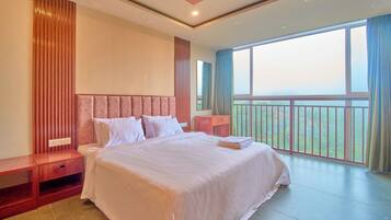 Deluxe Room, Hill View | Desk, laptop workspace, free WiFi