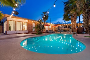 Outdoor pool, a heated pool - Casa Serena Pool, Spa, Putting Green & Yoga Room (Tucson)