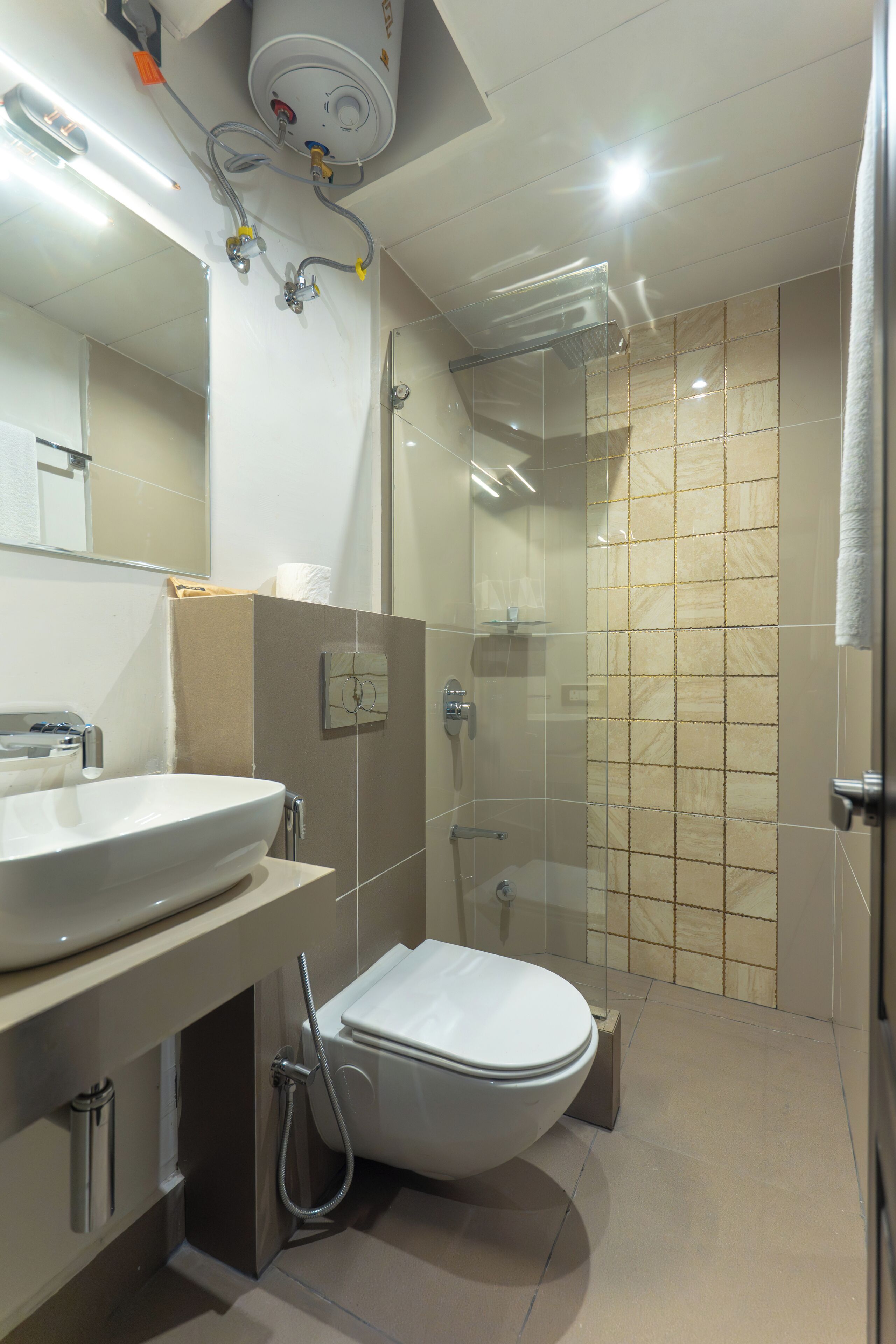Einzelzimmer | Badezimmer | Duschwanne, kostenlose Toilettenartikel, Haartrockner, Handtücher