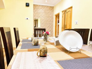 Dining - Hotel Armoise Inn (Ahmedabad)