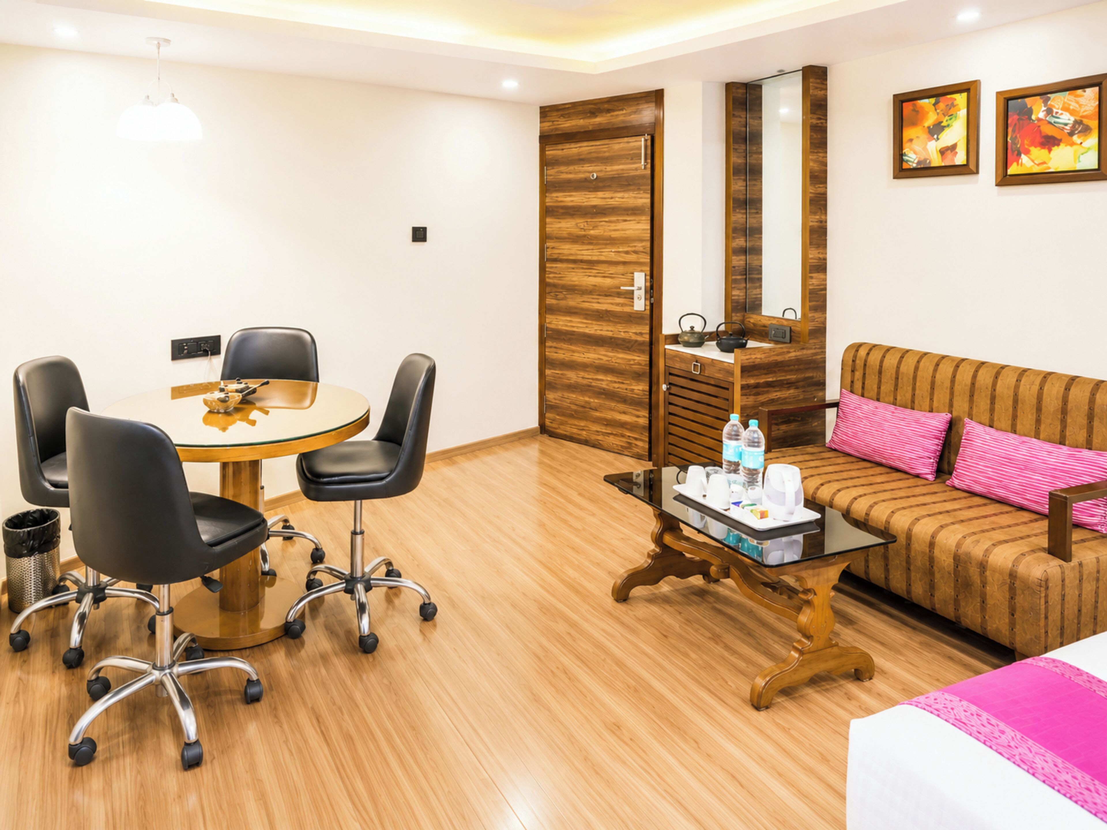 ห้องคลับดับเบิล, เครื่องปรับอากาศ | เครื่องนอนป้องกันสารก่อภูมิแพ้, โต๊ะทำงาน, ห้องเก็บเสียง, Wi-Fi ฟรี