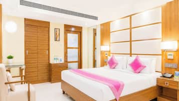 Deluxe Double Room, Air conditioning | Hypo-allergenic bedding, desk, soundproofing, free WiFi