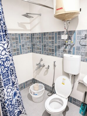 Double Room | Bathroom | Shower, slippers, soap, shampoo - Hotel Armoise Inn (Ahmedabad)