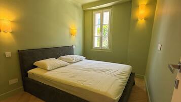 WiFi, bed sheets