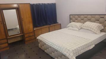 1 bedroom, iron/ironing board, internet, bed sheets