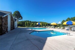 Pool - Country Luxe Resort (Kansas)