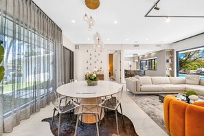 Dining - Hallendale Beach Waterfront Modern Home, BBQ&Pool (Hallandale Beach)