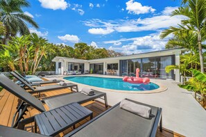 Outdoor pool - Hallendale Beach Waterfront Modern Home, BBQ&Pool (Hallandale Beach)