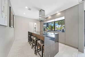 Fridge, microwave, oven, stovetop - Hallendale Beach Waterfront Modern Home, Grill & Pool (Hallandale Beach)