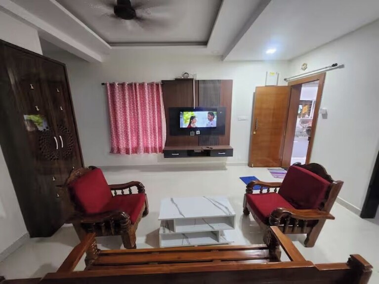 Holiday Home Madurai - Duplex Villa Umachikullam - Madurai