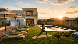 A modern house with a pool, outdoor yoga area, and lounge chairs. - Matis Villa Private Pool (Vathi)