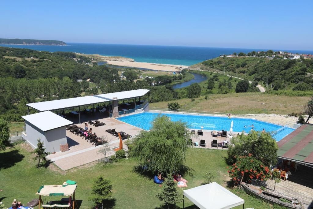 Piscine extérieure (ouverte en saison)