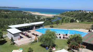 Piscine extérieure (ouverte en saison)