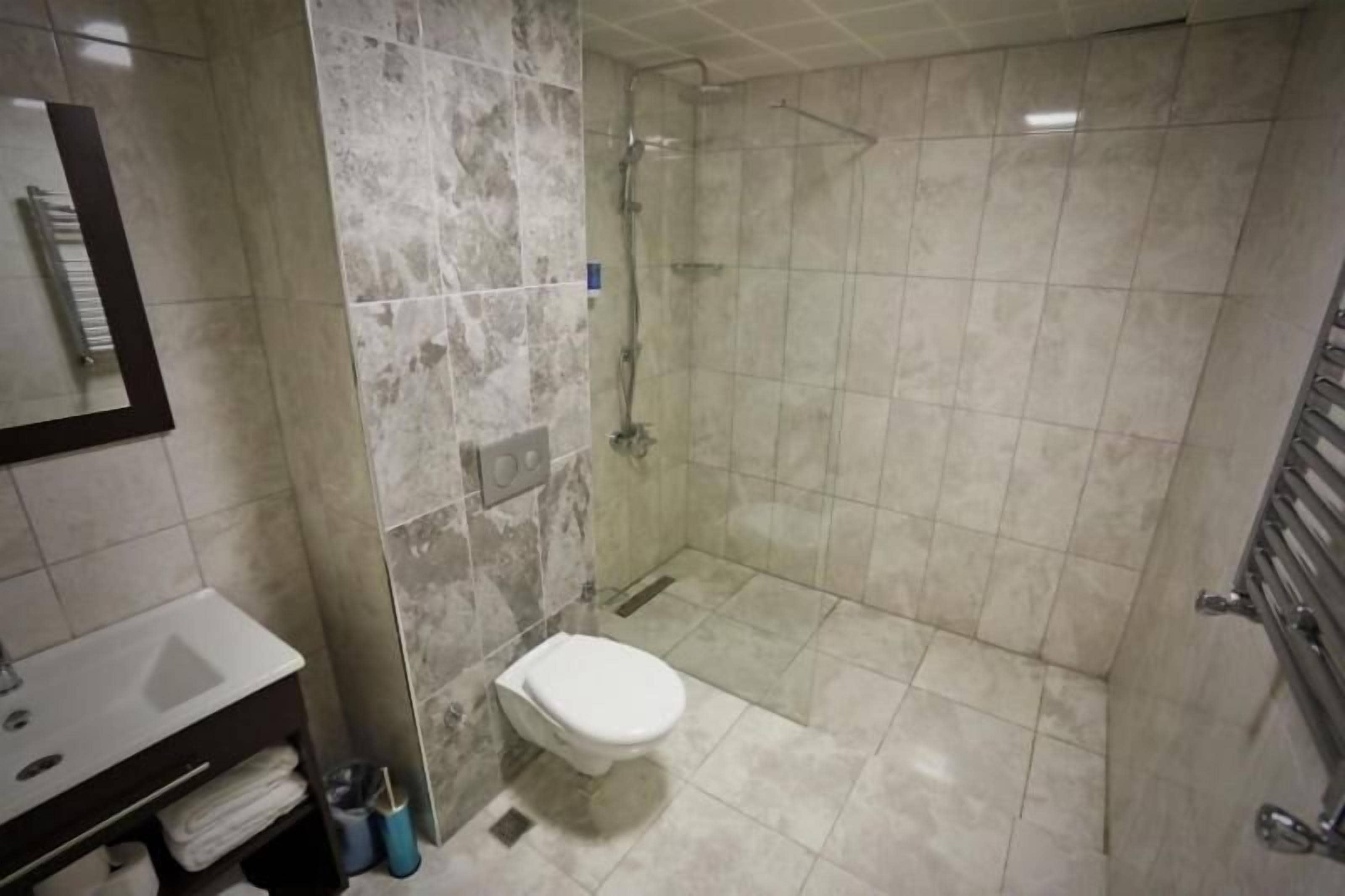 Dusche, Haartrockner, Seife, Shampoo