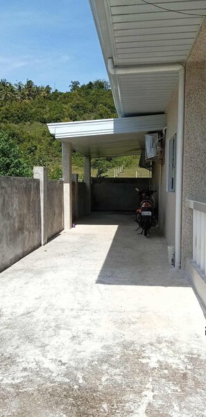 Property grounds - Beautiful 1-bedroom bungalow with AC in charming Alcoy (Alcoy)