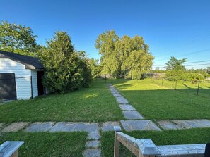 Property grounds - Cozy 3BR Cottage Near Lake Simcoe (Georgina)