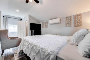 Iron/ironing board, WiFi, bed sheets - Tranquil Retreat in Spring, The Woodland & Houston (Spring)
