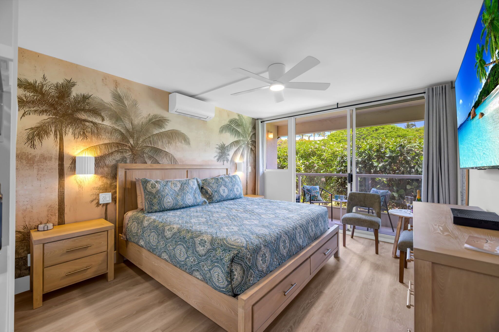 Desk, iron/ironing board, WiFi, bed sheets