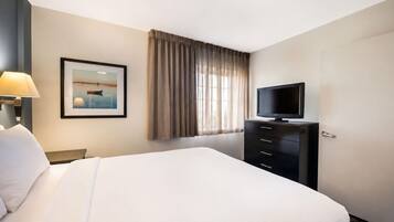 Deluxe-Suite, 1 Queen-Bett, Nichtraucher, Kochnische | Schreibtisch