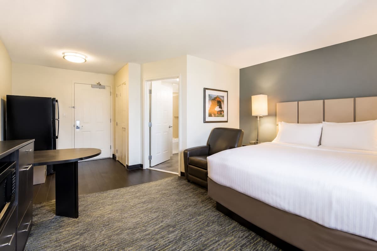 Suite Studio Confort, 1 grand lit, baignoire accessible aux personnes à mobilité réduite, non-fumeur