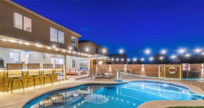 Desert Sonoran Retreat, 4-bedroom house with AC, "Heated pool", EV charger
