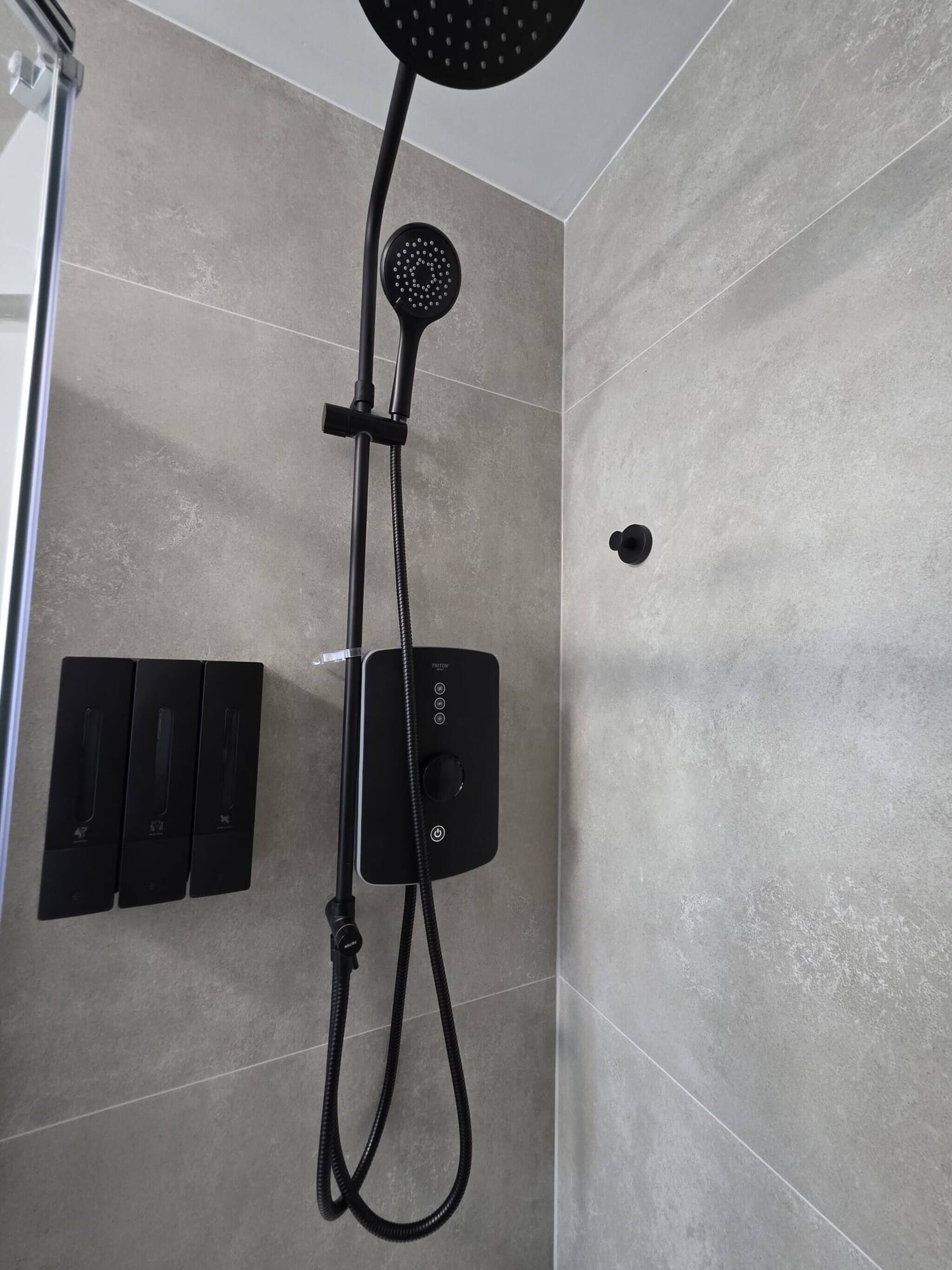 Shower, towels
