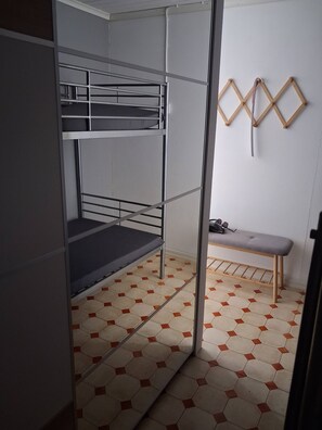 A bunk bed room with a bench and a wall-mounted rack. - Cozy place near nature and bath (Bullaren)