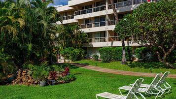 Condo de lujo, vista al jardín | Exterior