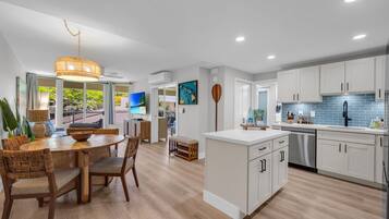 Condo de lujo, vista al jardín | Restaurantes