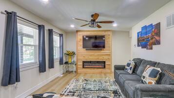 TV, fireplace