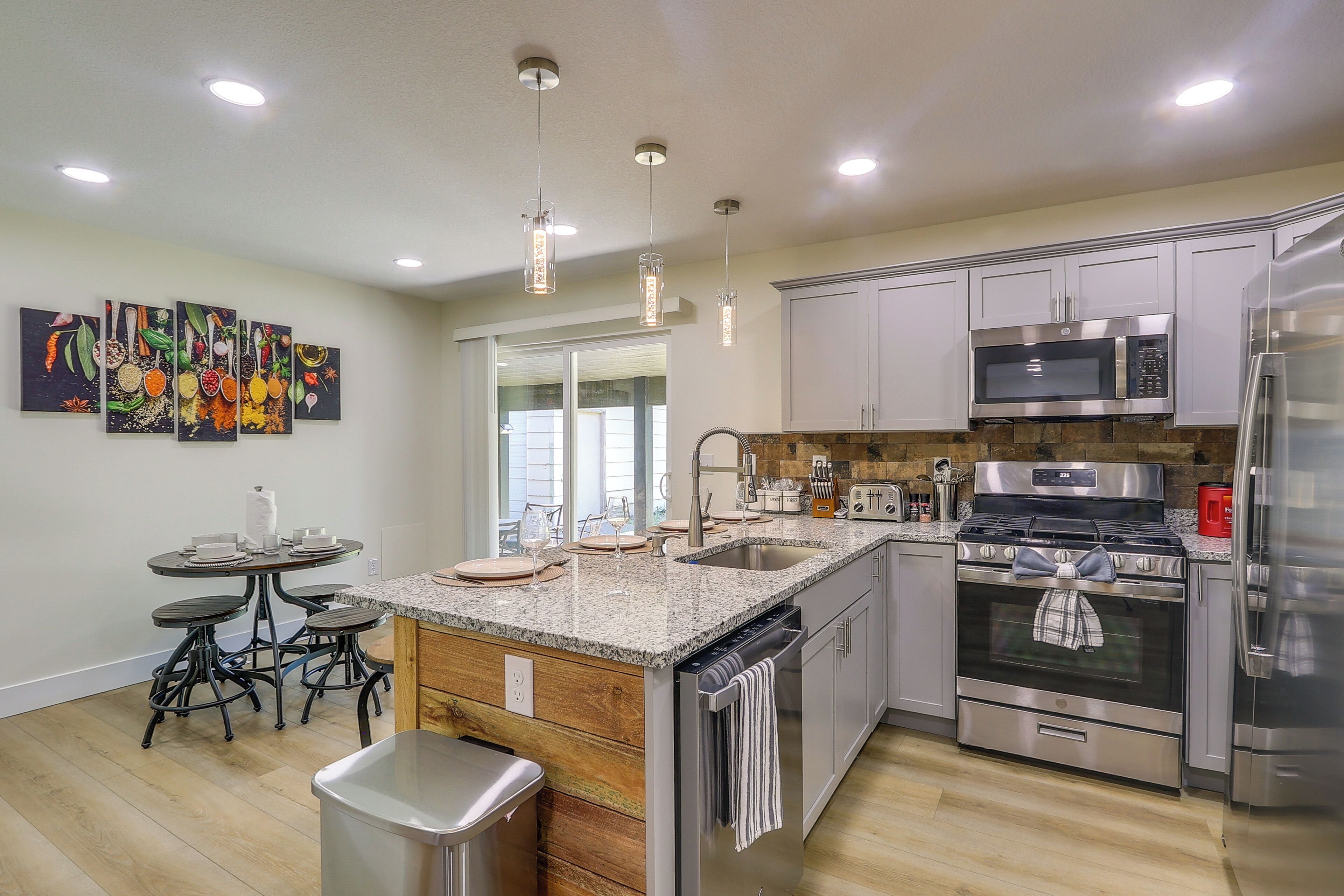 Fridge, microwave, stovetop, dishwasher