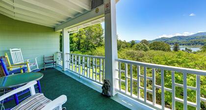 Balcony w/ Stunning View! Lake Junaluska Retreat