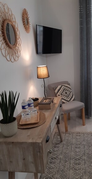 Interior - Le Val du Loup Bed and Breakfast: Continental breakfast available upon request (Sanilhac)