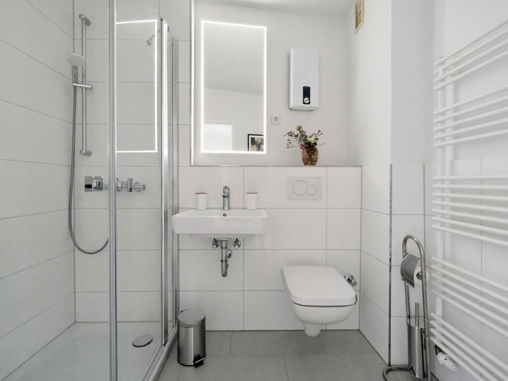 Dusche, Haartrockner, Handtücher